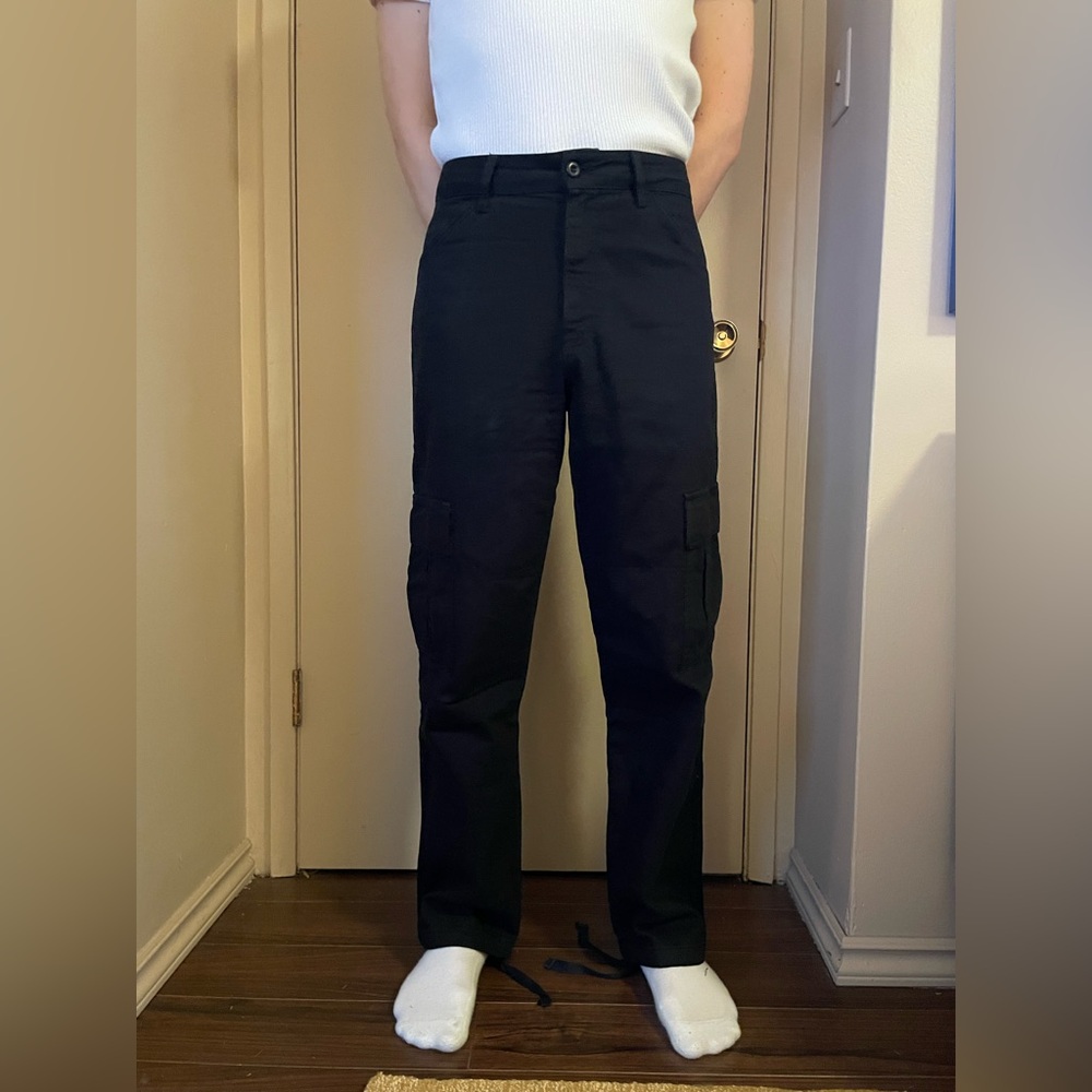 Zara Men’s Black Cargo Pants with Utility Design